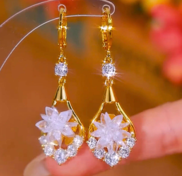 Light luxury diamond-encrusted zircon crystal flower earrings, niche design earrings, versatile temperament, new earrings in 2025
