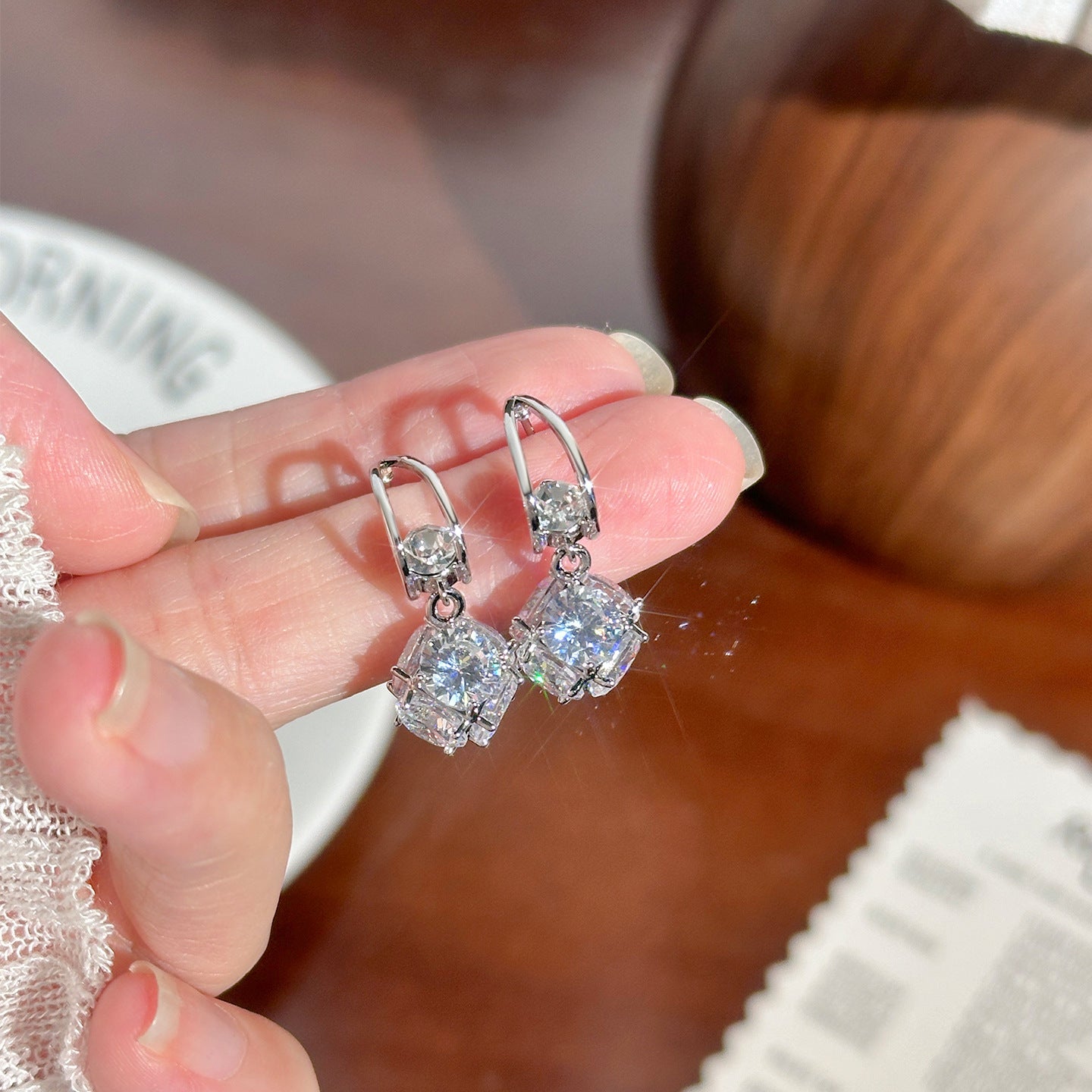 Super flash copper micro-inlaid zircon round pendant earrings women's niche design silver needle square stud earrings versatile ear jewelry women
