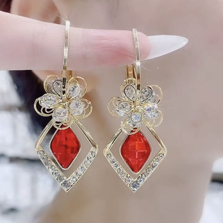 French chic geometric diamond flower earrings - european & american high-end fashion, lightweight luxury, unique diamond-studded versatile earrings