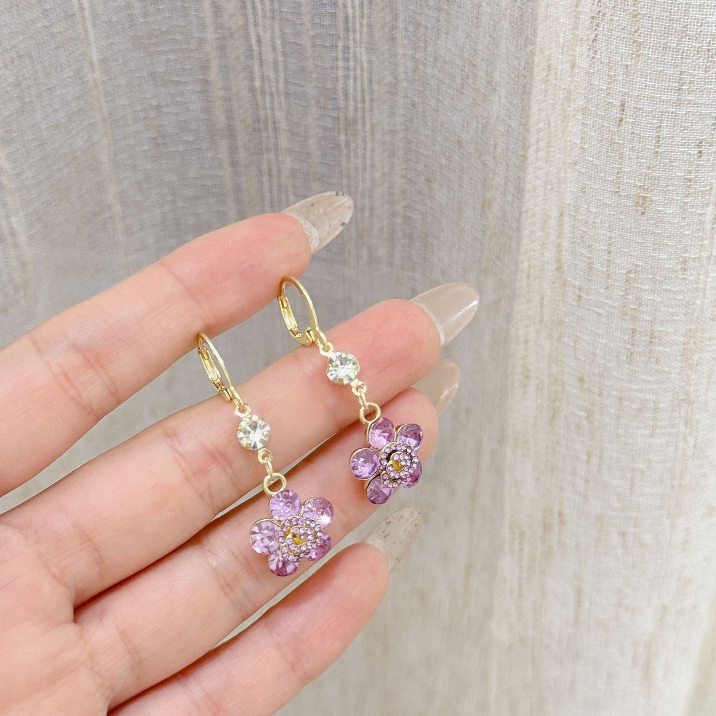 French fashion temperament sweet diamond-encrusted flower fringed earrings gentle and elegant design light luxury unique ear jewelry