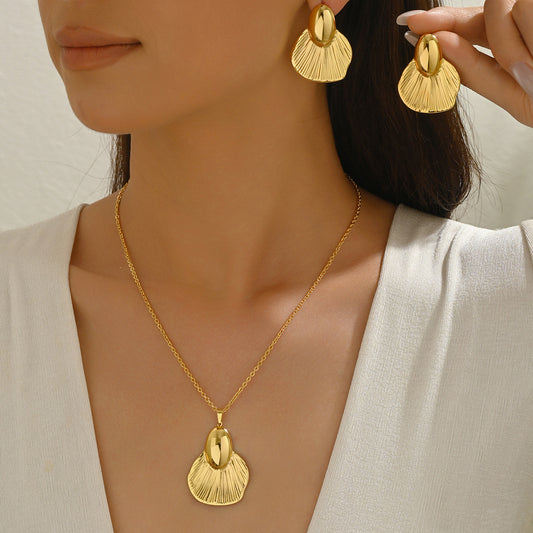 Textured Leaf Necklace & Stud Earrings Set