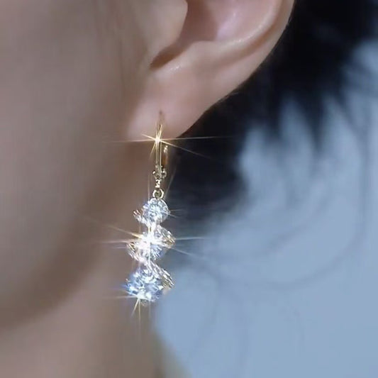 High-end temperament water drop earrings 2026 new trendy niche design Internet celebrity light luxury stud earrings