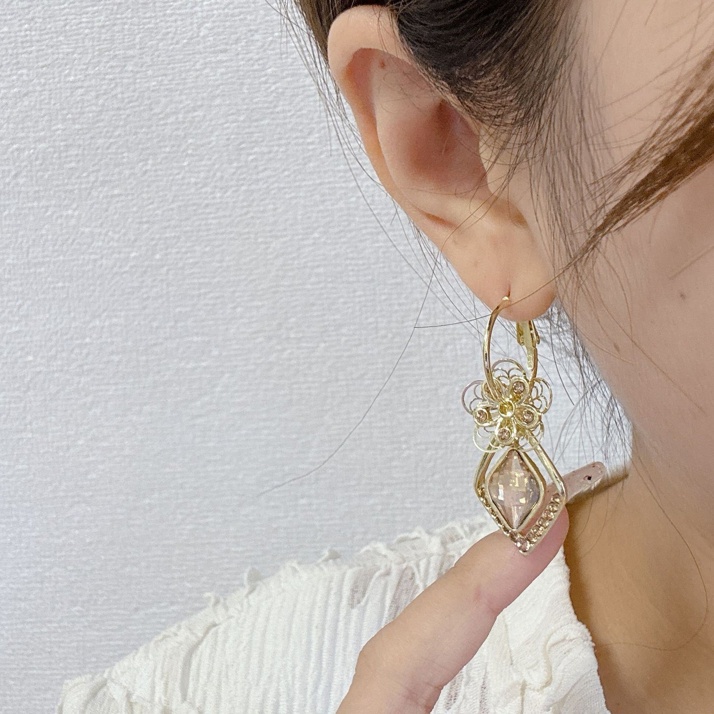 French chic geometric diamond flower earrings - european & american high-end fashion, lightweight luxury, unique diamond-studded versatile earrings