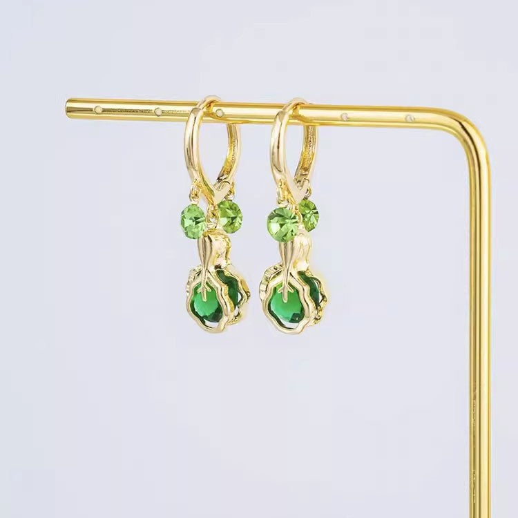 Retro light luxury court style green zircon ear buckle temperament exquisite high-end earrings niche fashion versatile earrings