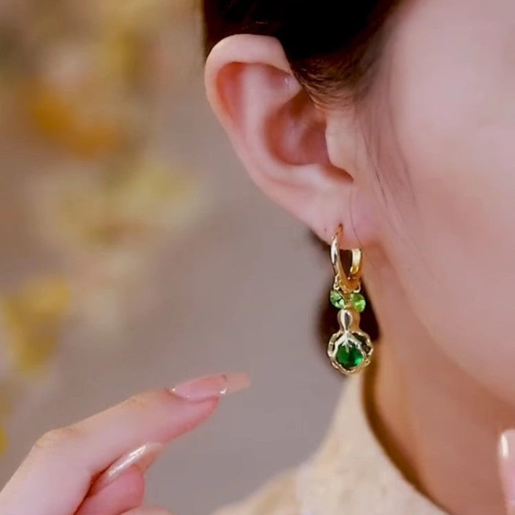 Retro light luxury court style green zircon ear buckle temperament exquisite high-end earrings niche fashion versatile earrings