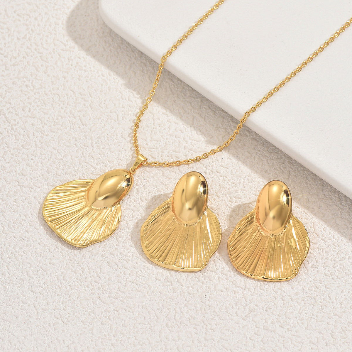 Textured Leaf Necklace & Stud Earrings Set