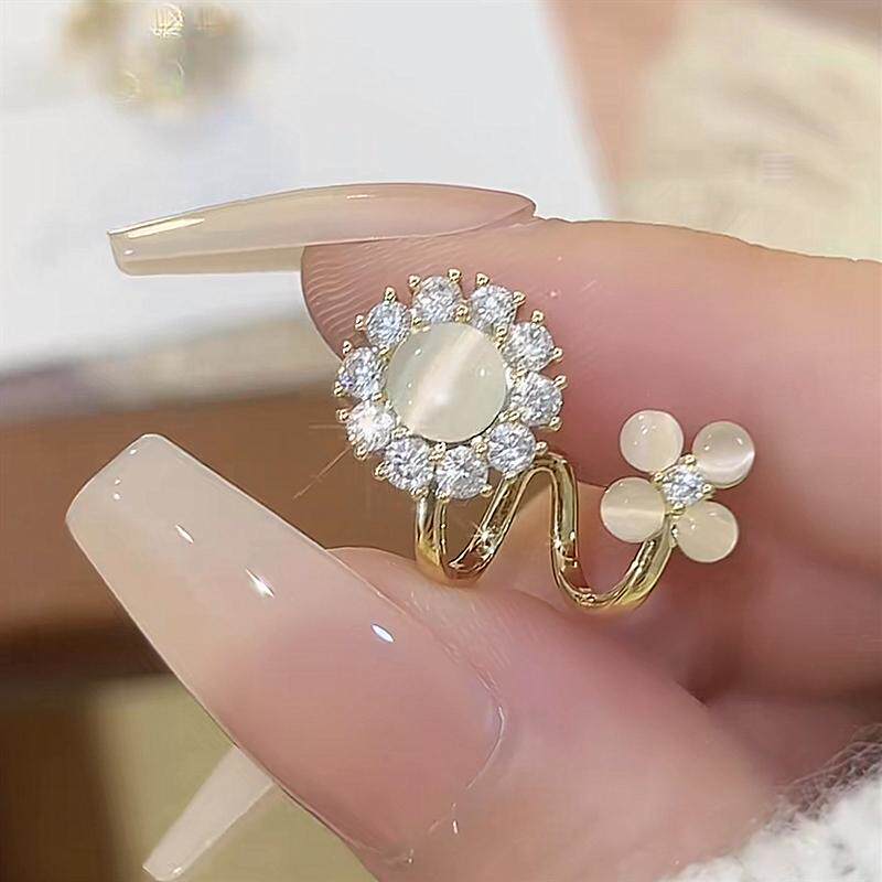 Summer light luxury opal sun flower stud earrings for women's high-end sense flash diamond micro-set earrings fashionable gentle intellectual earrings