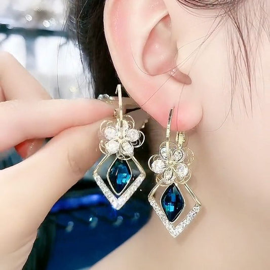 French chic geometric diamond flower earrings - european & american high-end fashion, lightweight luxury, unique diamond-studded versatile earrings