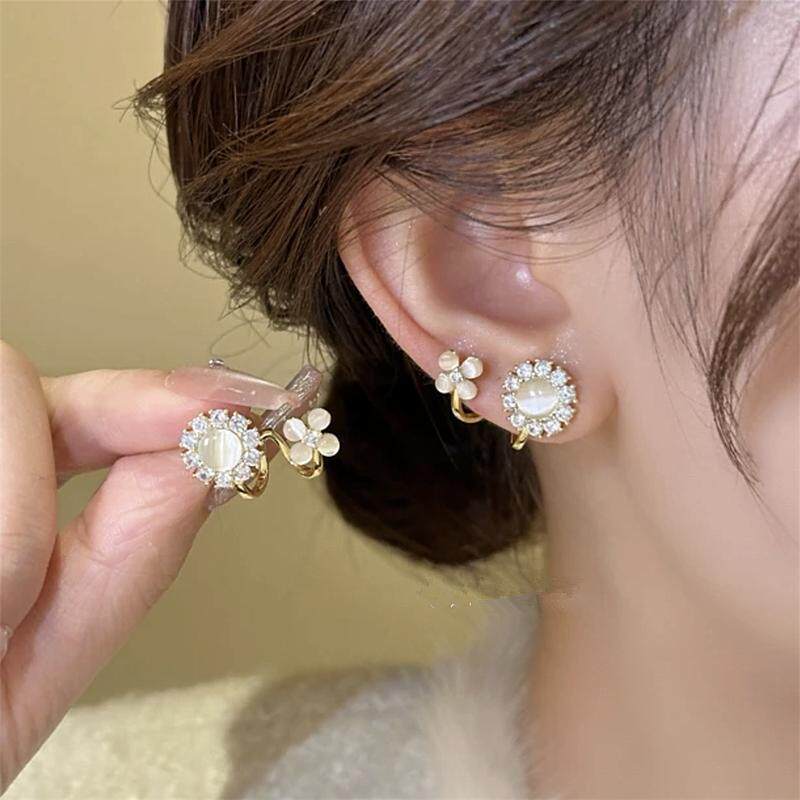 Summer light luxury opal sun flower stud earrings for women's high-end sense flash diamond micro-set earrings fashionable gentle intellectual earrings