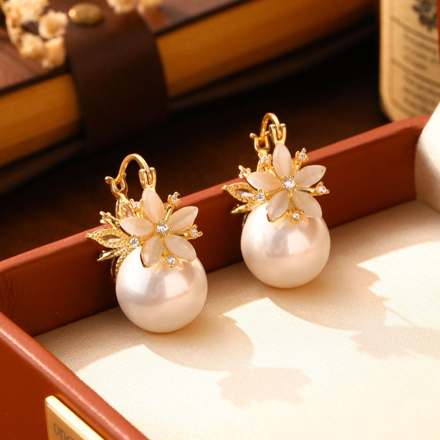 New opal flower pearl earrings, high-end sense slightly inlaid, personalized design temperament stud earrings, fashionable light luxury earrings.