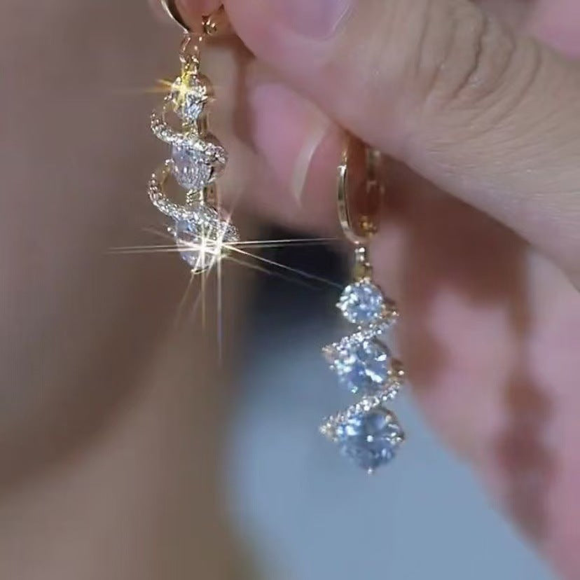 High-end temperament water drop earrings 2026 new trendy niche design Internet celebrity light luxury stud earrings