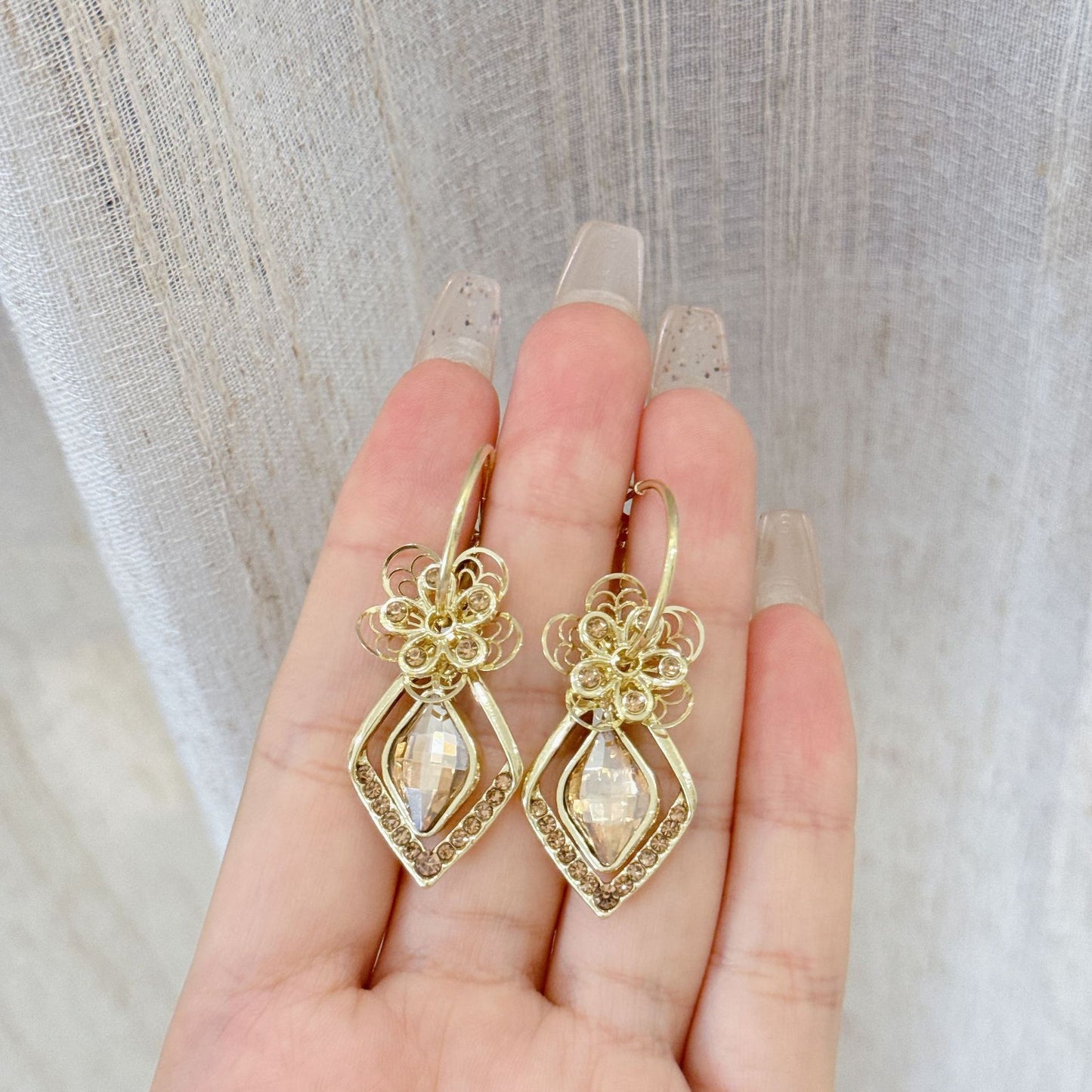 French chic geometric diamond flower earrings - european & american high-end fashion, lightweight luxury, unique diamond-studded versatile earrings