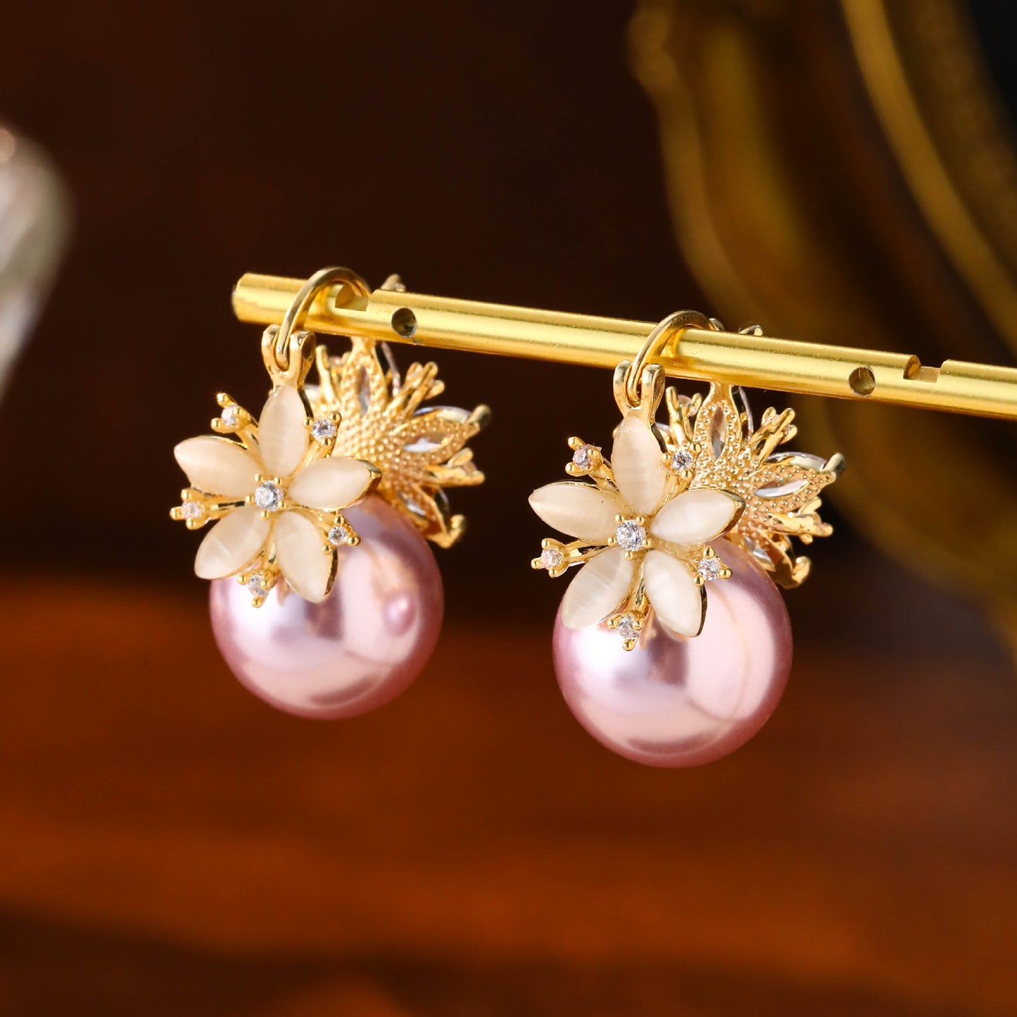 New opal flower pearl earrings, high-end sense slightly inlaid, personalized design temperament stud earrings, fashionable light luxury earrings.